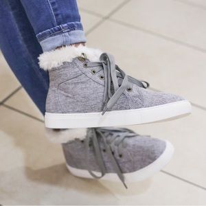 Grey sneaker boots with faux fur